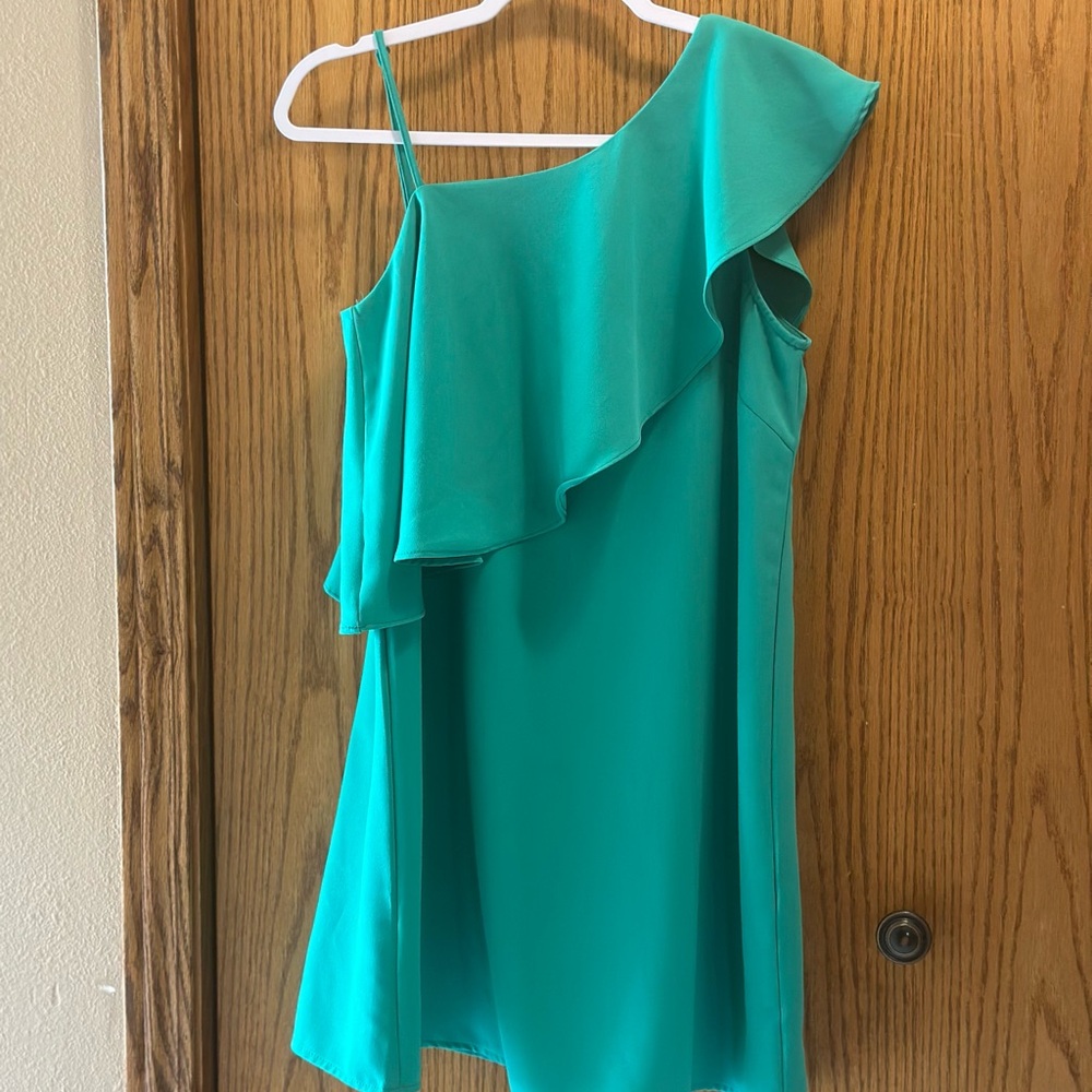 TCEC One-Shoulder Ruffle Green Dress